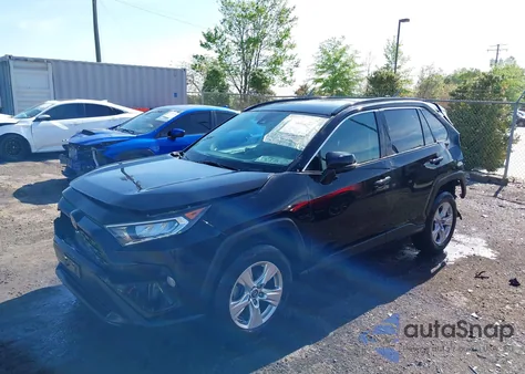 2019 Toyota Rav4 Xle z USA, uszkodzony, nr VIN 2T3P1RFV5KW039099